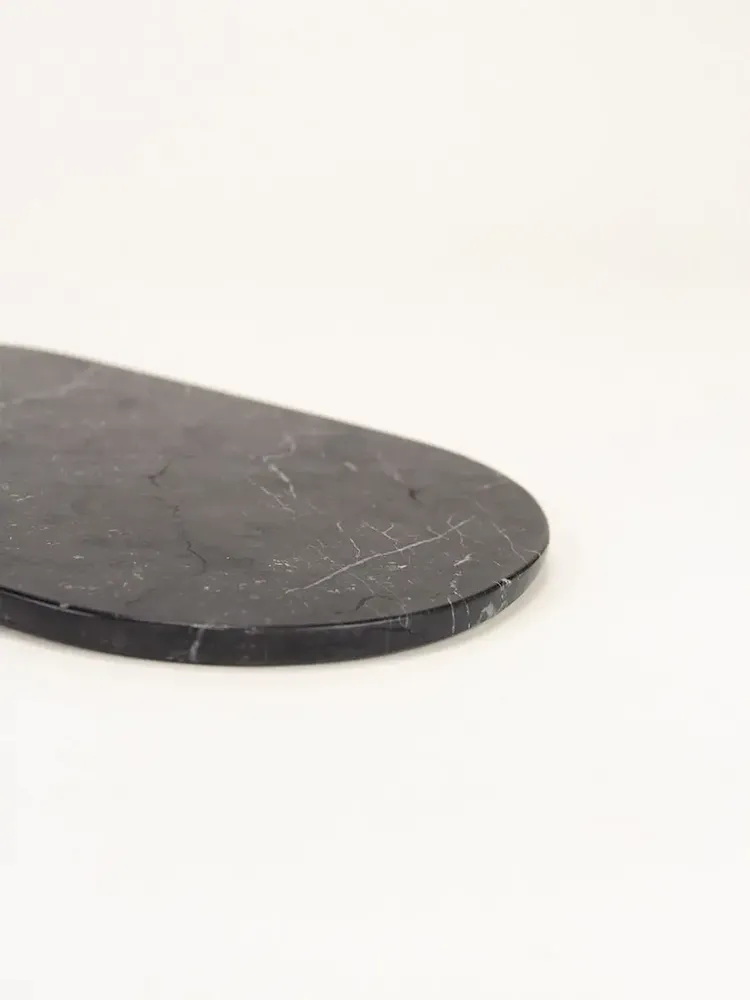 Kitchen utensils - Oval cutting board in black marble - L INDOCHINEUR X RIVÊT