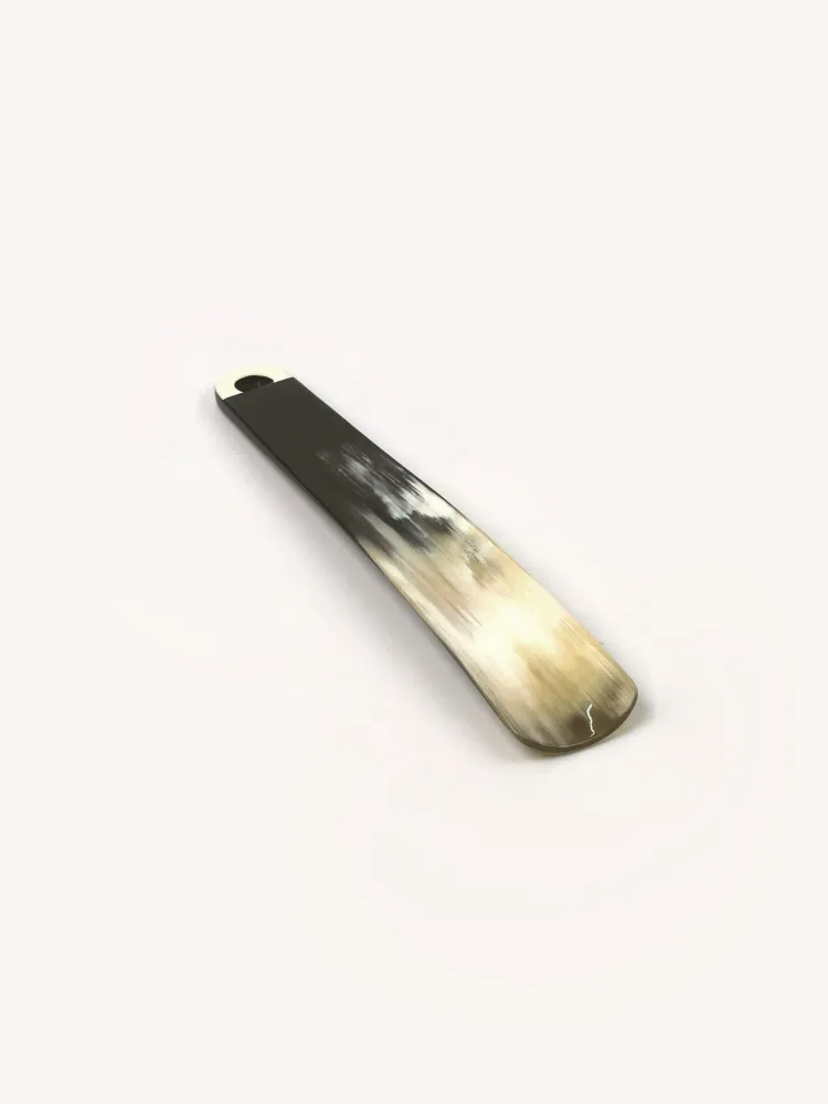Decorative objects - Shoehorn in marbled black horn and ivory lacquer - L INDOCHINEUR X RIVÊT