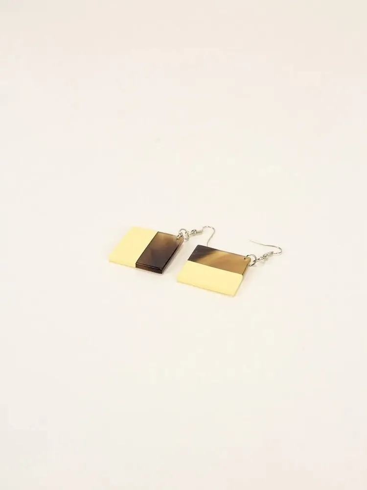 Jewelry - Square earring in horn and fuchsia lacquer - Hooks - Red lacquer - L INDOCHINEUR X RIVÊT