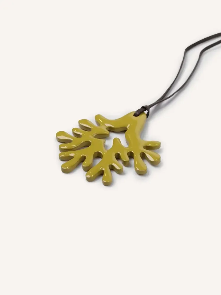 Bijoux - Pendentif grand corail en corne noire laque bronze 613C - L INDOCHINEUR X RIVÊT