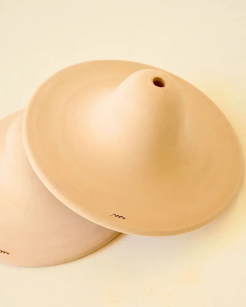 Hanging lights - Gigaro M - Raw ceramic pendant light Ø23 cm – Terracotta - MASAME