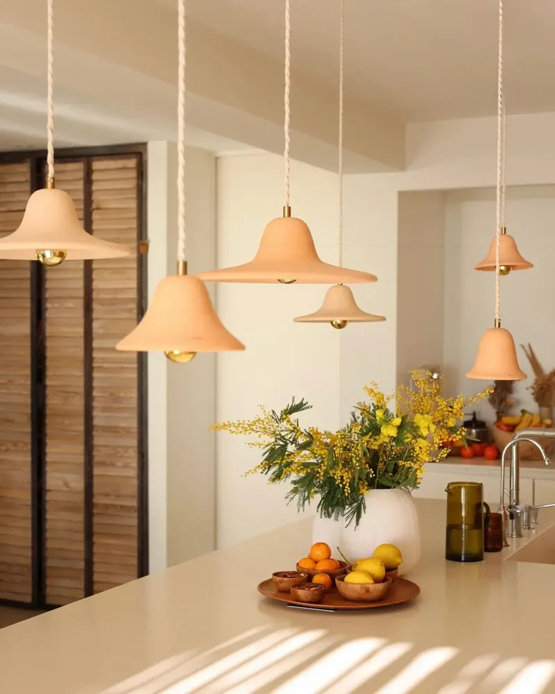 Hanging lights - Gigaro M - Raw ceramic pendant light Ø23 cm – Terracotta - MASAME