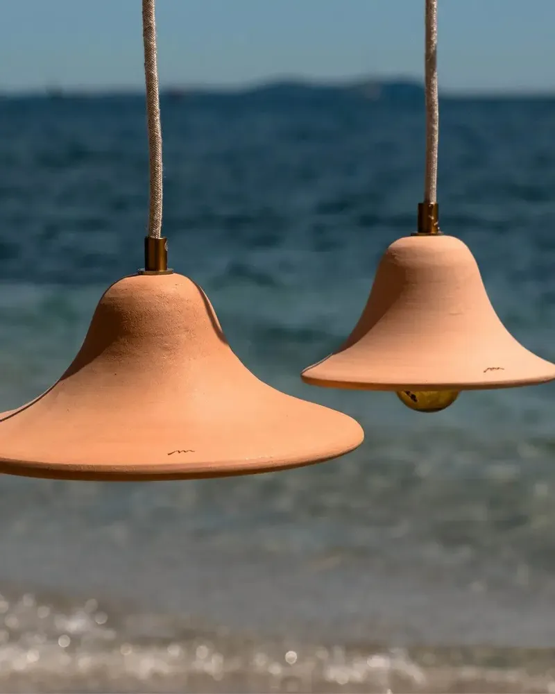 Hanging lights - Gigaro M - Raw ceramic pendant light Ø23 cm – Terracotta - MASAME