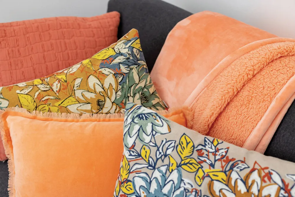 Throw blankets - Throw Michka Goyave 180 X 220 - MAISON VIVARAISE - SDE VIVARAISE WINKLER