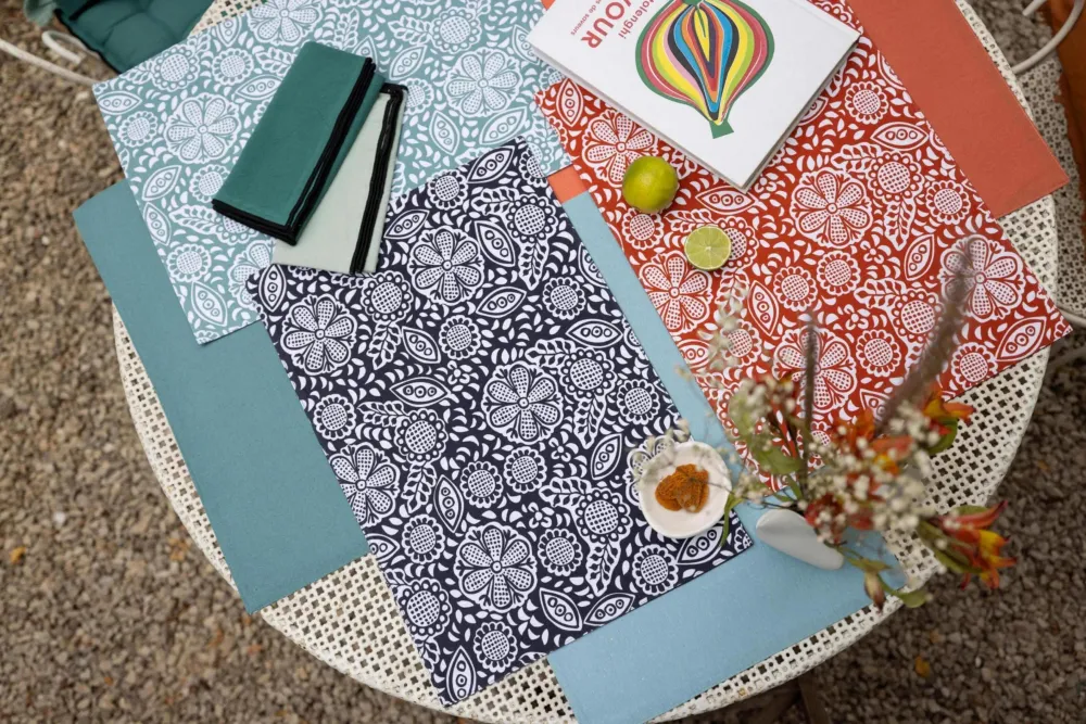 Nappes - Set de table enduit Kira recyclé Paon 33 x 48 - MAISON VIVARAISE - SDE VIVARAISE WINKLER