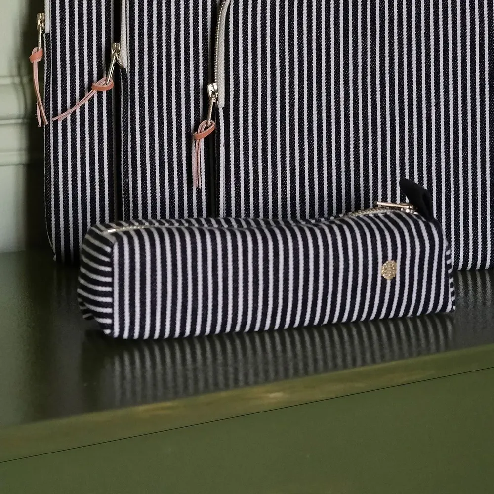 Pochettes - Trousse de bureau Basile Caviar 6 x 20 x 6 - LA CERISE SUR LE GATEAU