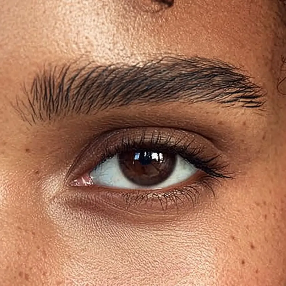 Cosmétiques - LE CRAYON À SOURCILS I - NOIR - LE SOURCIL PAR ANGÉLIK IFFENNECKER