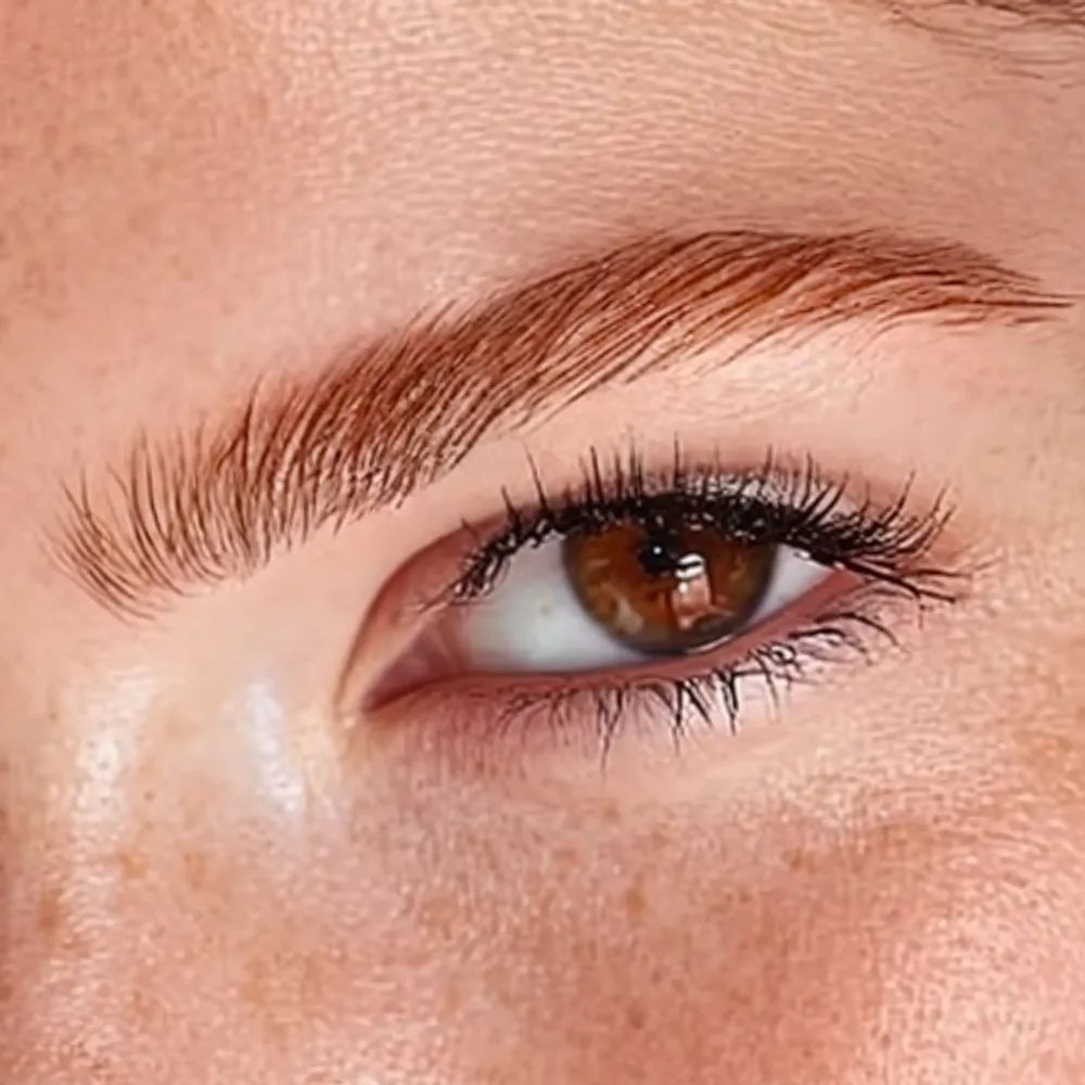 Cosmétiques - LE CRAYON À SOURCILS VII - AUBURN - LE SOURCIL PAR ANGÉLIK IFFENNECKER