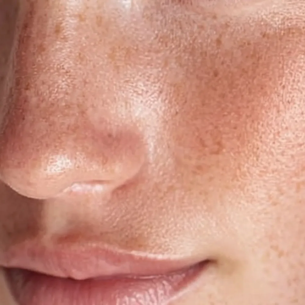 Cosmétiques - LE CRAYON À SOURCILS VII - AUBURN - LE SOURCIL PAR ANGÉLIK IFFENNECKER