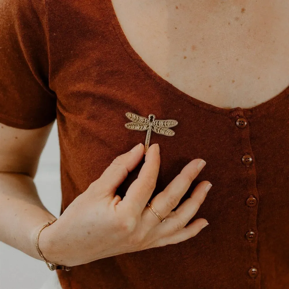 Broche laiton doré - Libellule - LES PETITES HIRONDELLES