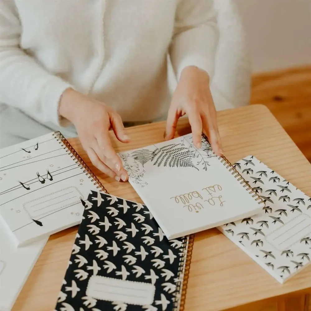 Papeterie bureau - Carnet en papier A5 - Spirales et lignes - La vie est belle - LES PETITES HIRONDELLES
