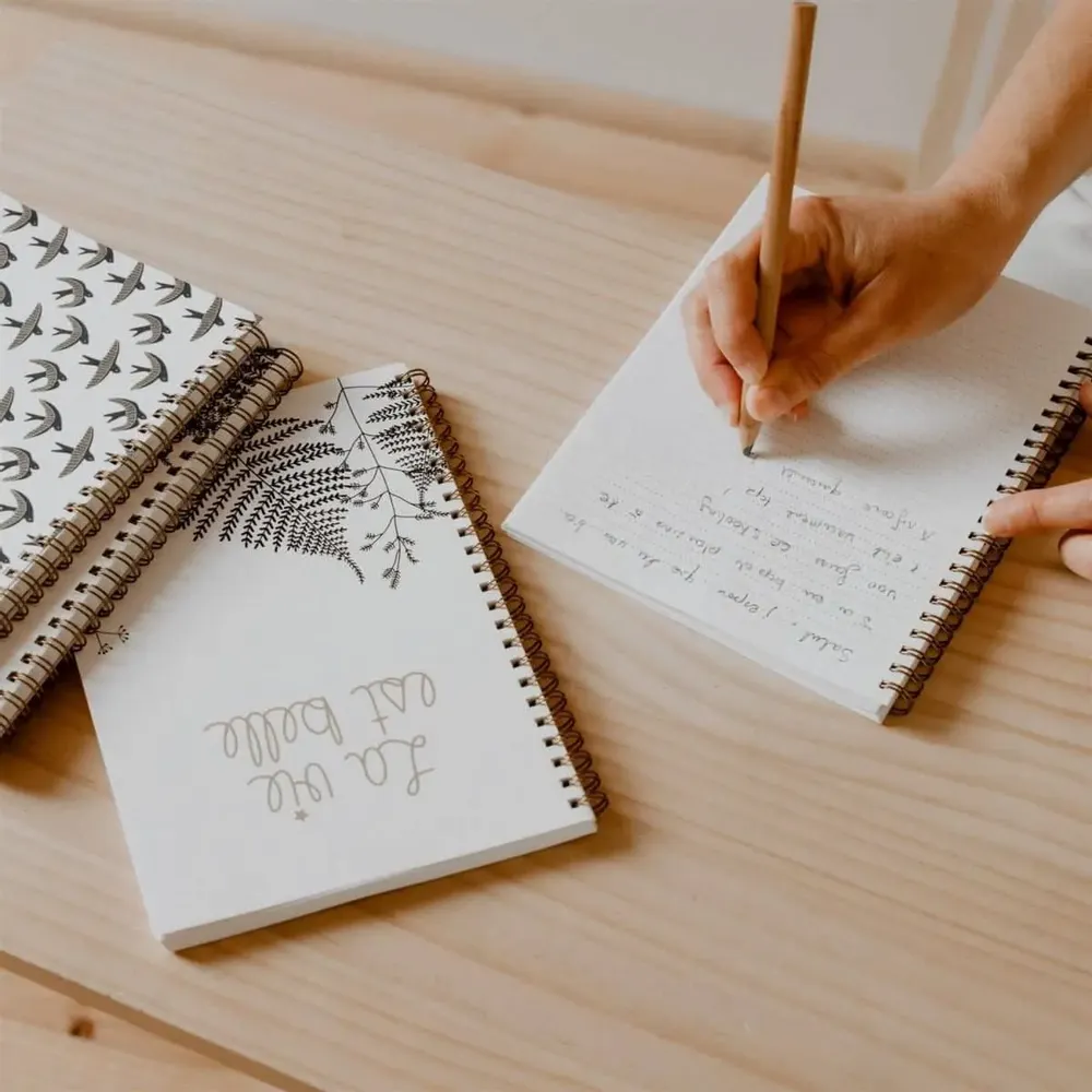 Papeterie bureau - Carnet en papier A5 - Spirales et lignes - La vie est belle - LES PETITES HIRONDELLES