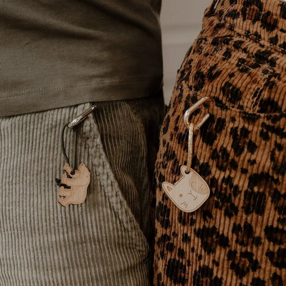 Cadeaux - porte-cles-en-bois-chat - LES PETITES HIRONDELLES
