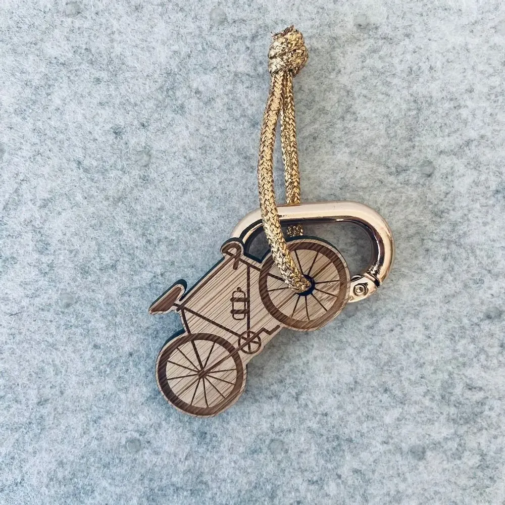 Cadeaux - porte-cles-en-bois-velo-sportif - LES PETITES HIRONDELLES