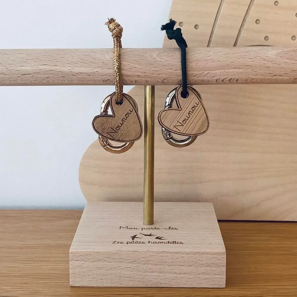 Cadeaux - porte-cles-en-bois-coeur-nounou - LES PETITES HIRONDELLES
