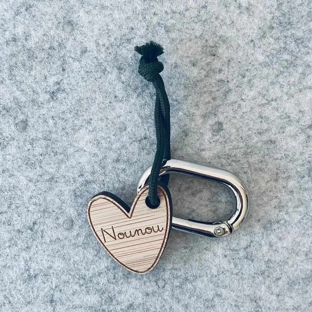 Cadeaux - porte-cles-en-bois-coeur-nounou - LES PETITES HIRONDELLES