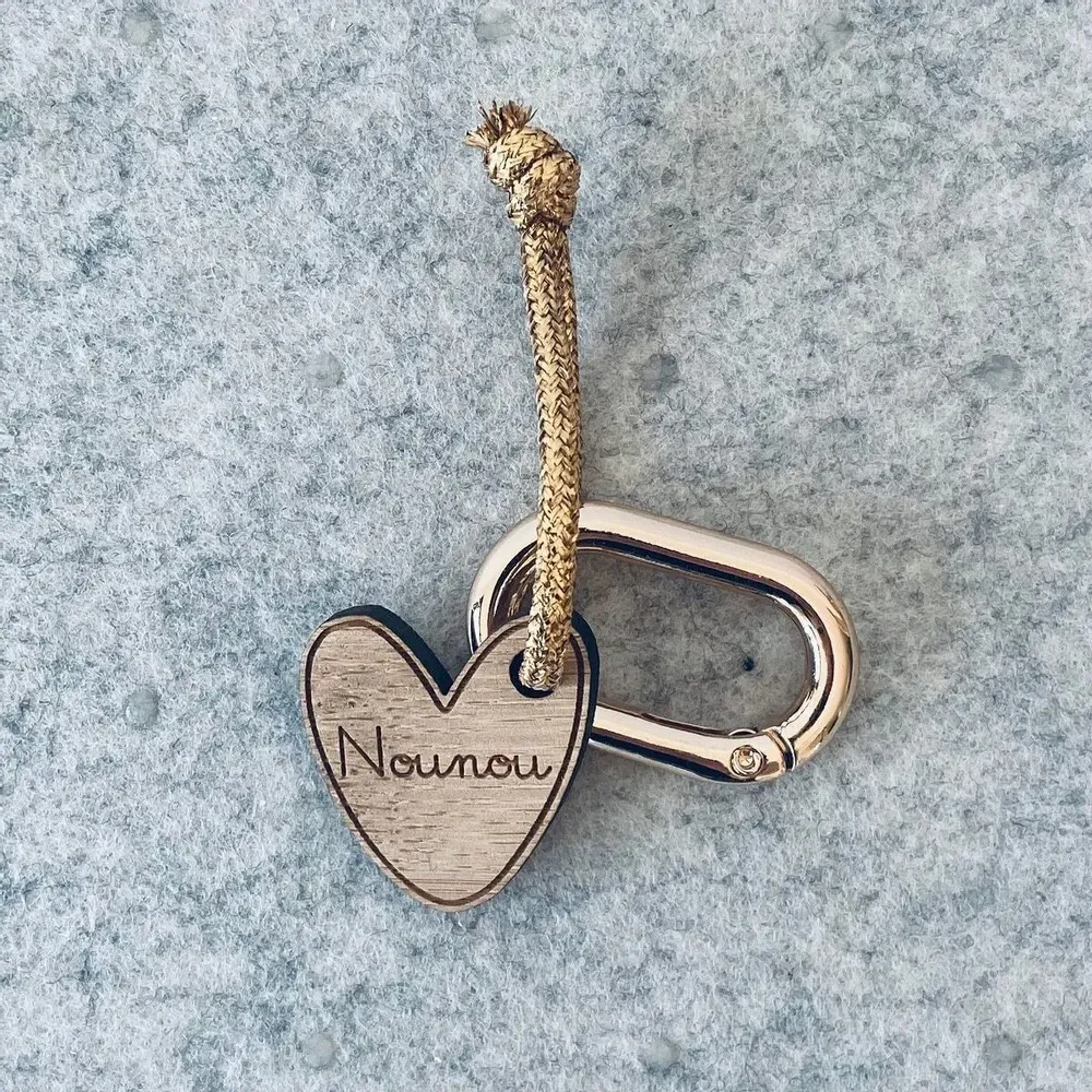 Cadeaux - porte-cles-en-bois-coeur-nounou - LES PETITES HIRONDELLES