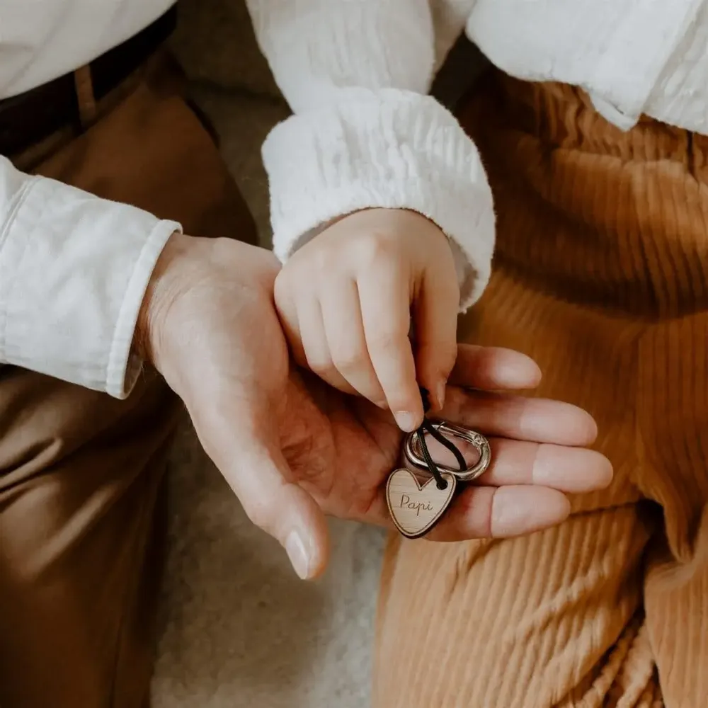 Cadeaux - Porte-clés en bois - Cœur Mamie - LES PETITES HIRONDELLES