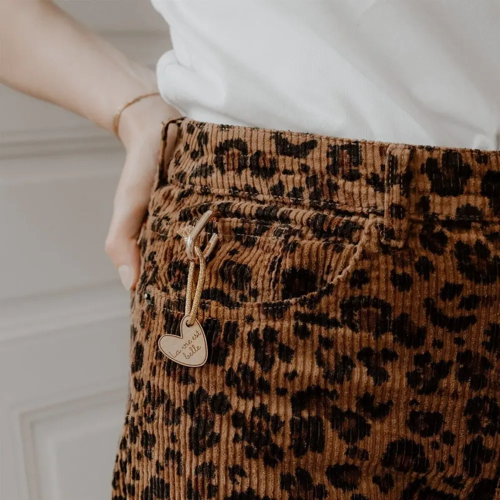 Cadeaux - porte-cles-en-bois-la-vie-est-belle - LES PETITES HIRONDELLES