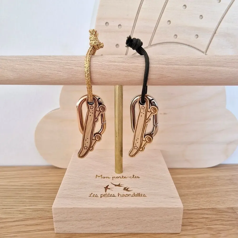 Cadeaux - porte-cles-en-bois-skate - LES PETITES HIRONDELLES
