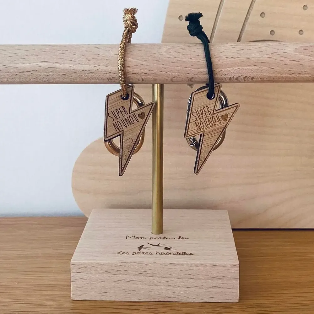 Cadeaux - porte-cles-en-bois-super-nounou - LES PETITES HIRONDELLES