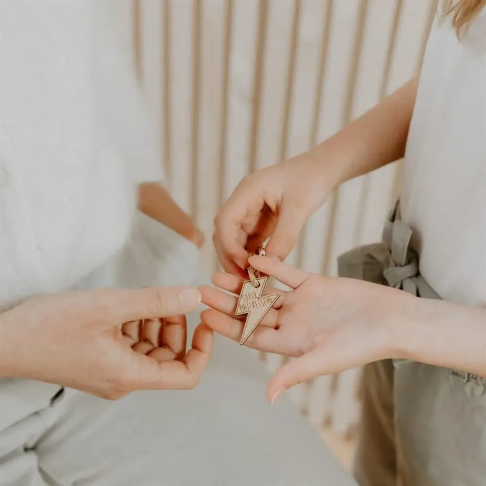 Cadeaux - Porte-clés en bois - Super Maîtresse - LES PETITES HIRONDELLES