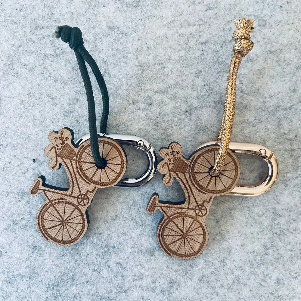 Cadeaux - porte-cles-en-bois-velo-bucolique - LES PETITES HIRONDELLES