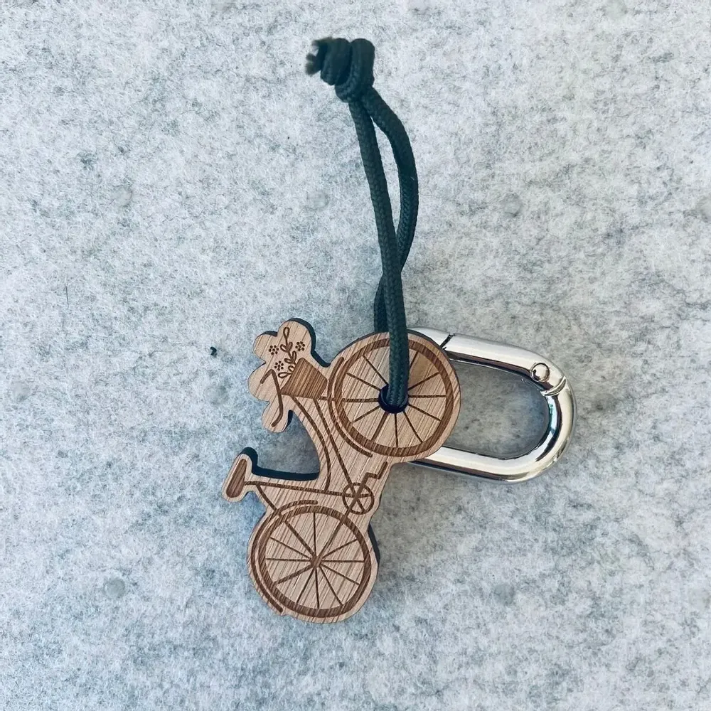 Cadeaux - porte-cles-en-bois-velo-bucolique - LES PETITES HIRONDELLES