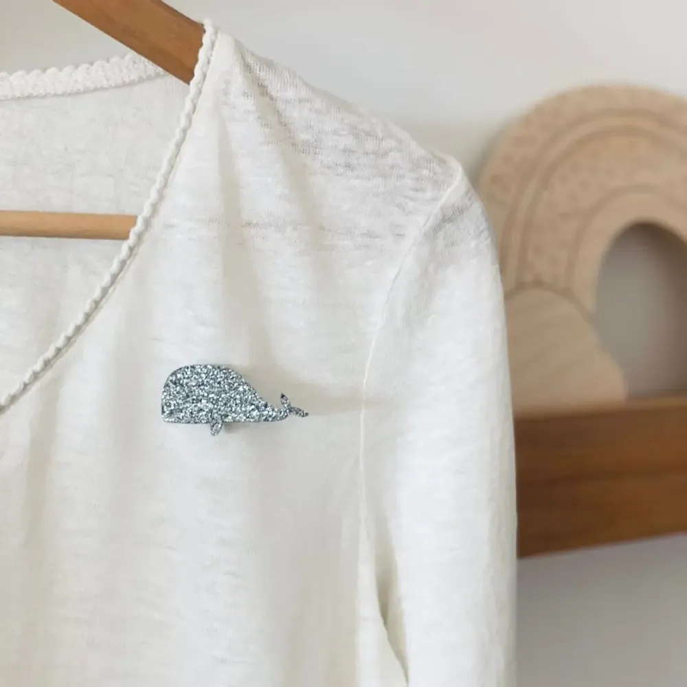 Broches - broche-feutrine-pailletee-baleine - LES PETITES HIRONDELLES