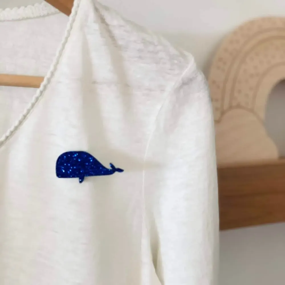 Broches - broche-feutrine-pailletee-baleine - LES PETITES HIRONDELLES