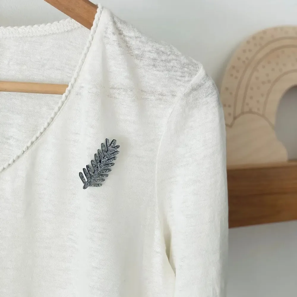 Brooches - Glitter felt pin's - Pine branch - Silver - LES PETITES HIRONDELLES