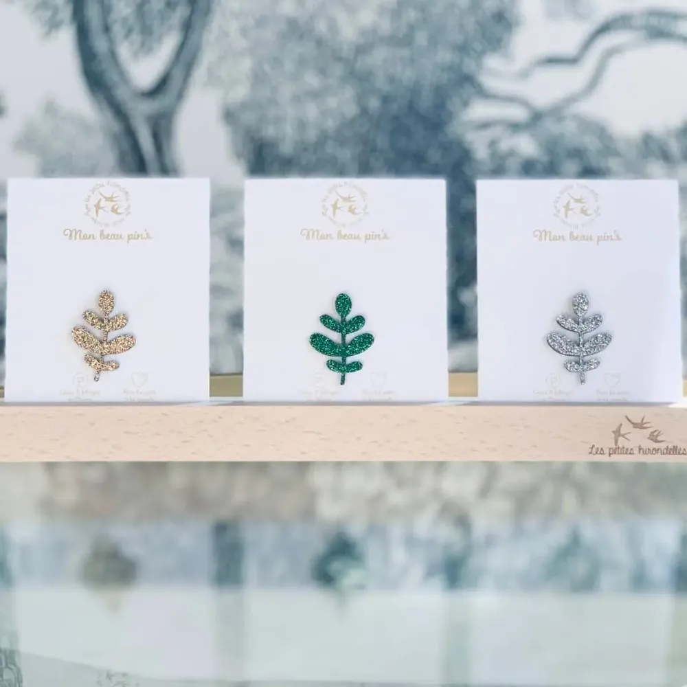Broches - pin-s-feutrine-pailletee-branche-de-feuilles - LES PETITES HIRONDELLES