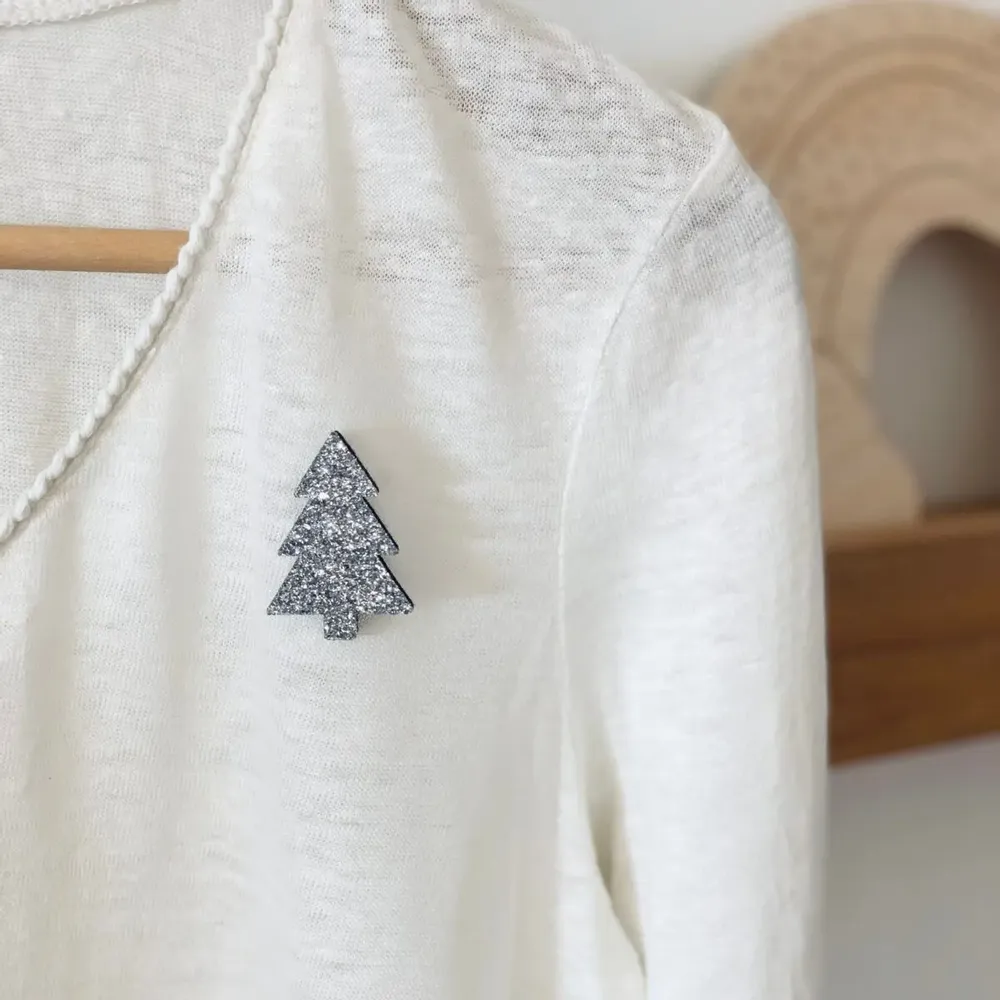 Broches - pin-s-feutrine-pailletee-sapin-plein - LES PETITES HIRONDELLES