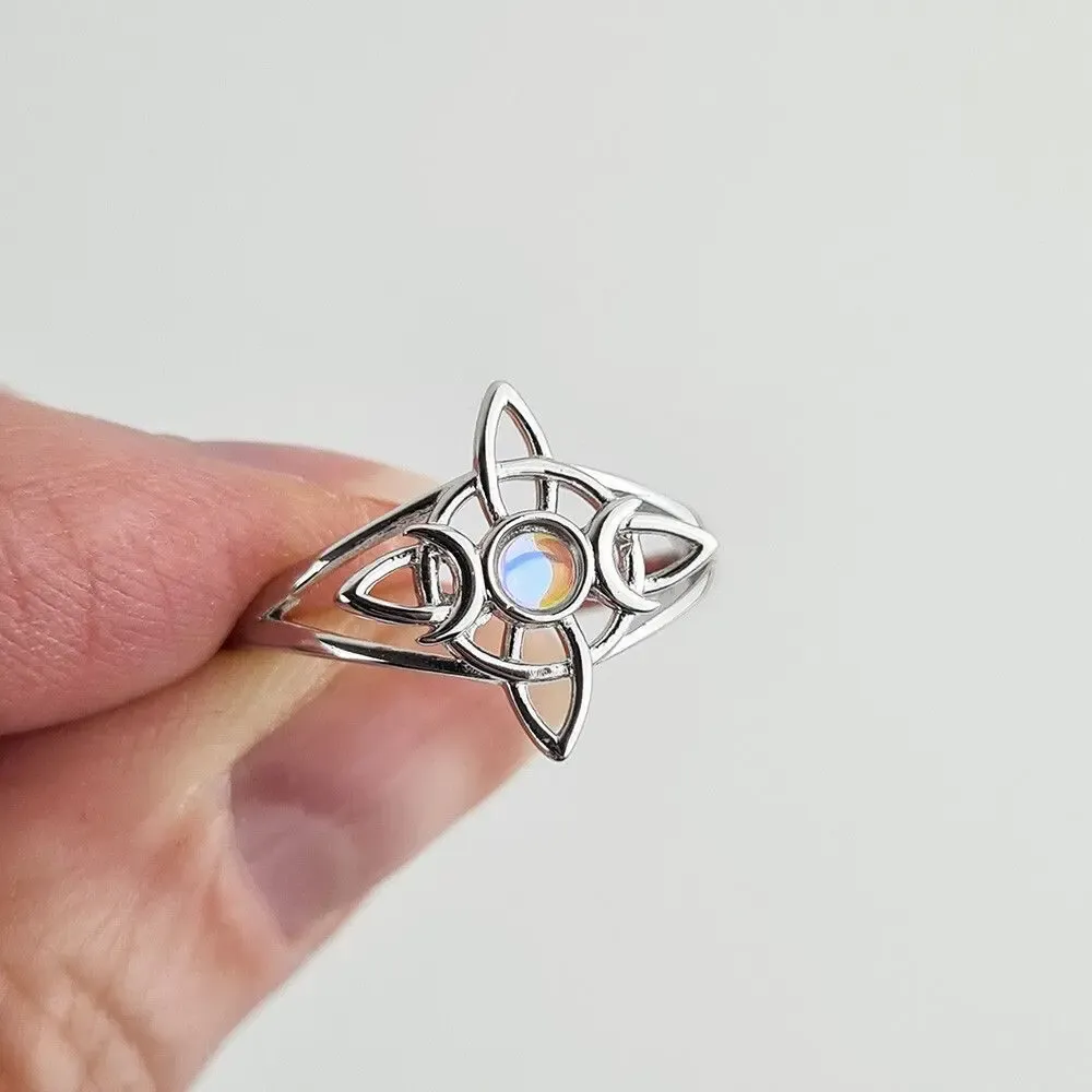 Jewelry - Witches knot ring with stone - MANDALASHOP
