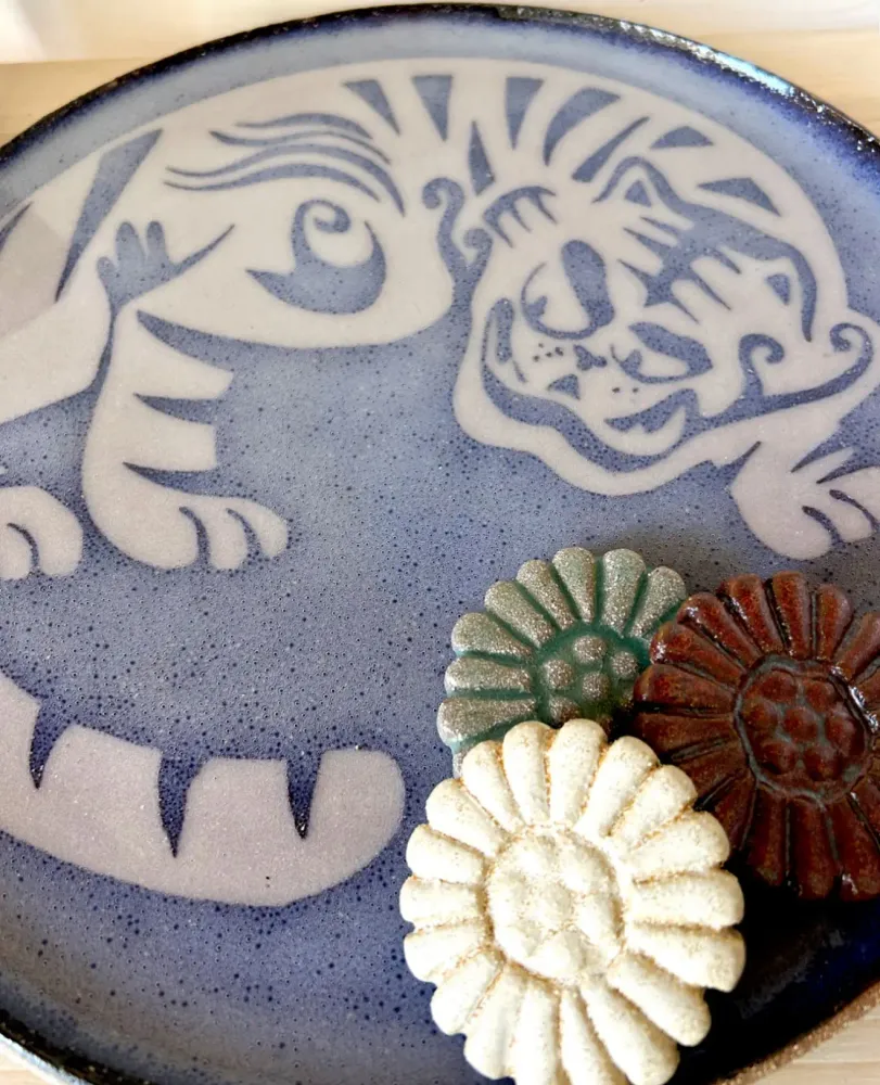 Decorative objects - Tiger Minhwa guardian dish - LES MONDES DE MA