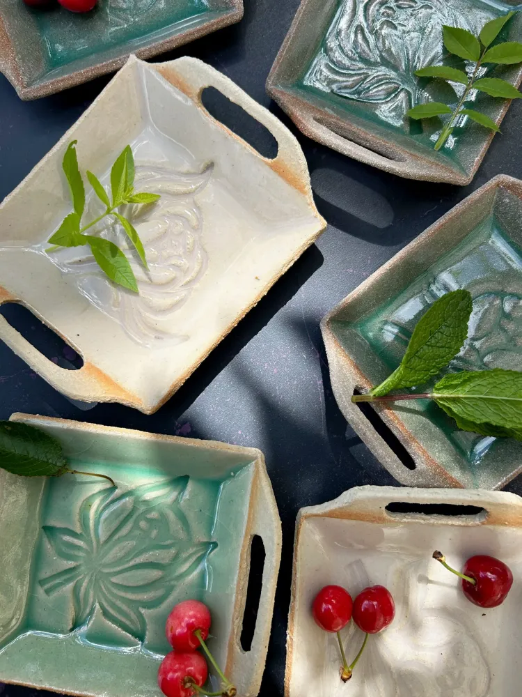 Decorative objects - Peony tray with handles - LES MONDES DE MA