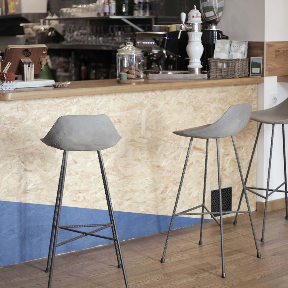 Chaises pour collectivités - hauteville - Chaise de bar en béton - LYON BÉTON
