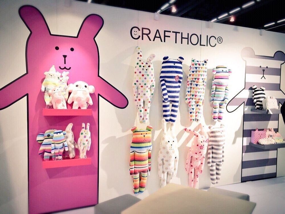 Toys - CRAFTHOLIC HOLDING CUSHION - CRAFTHOLIC