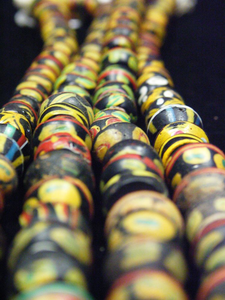 Bijoux - Pâtes de verre anciennes - KANEM