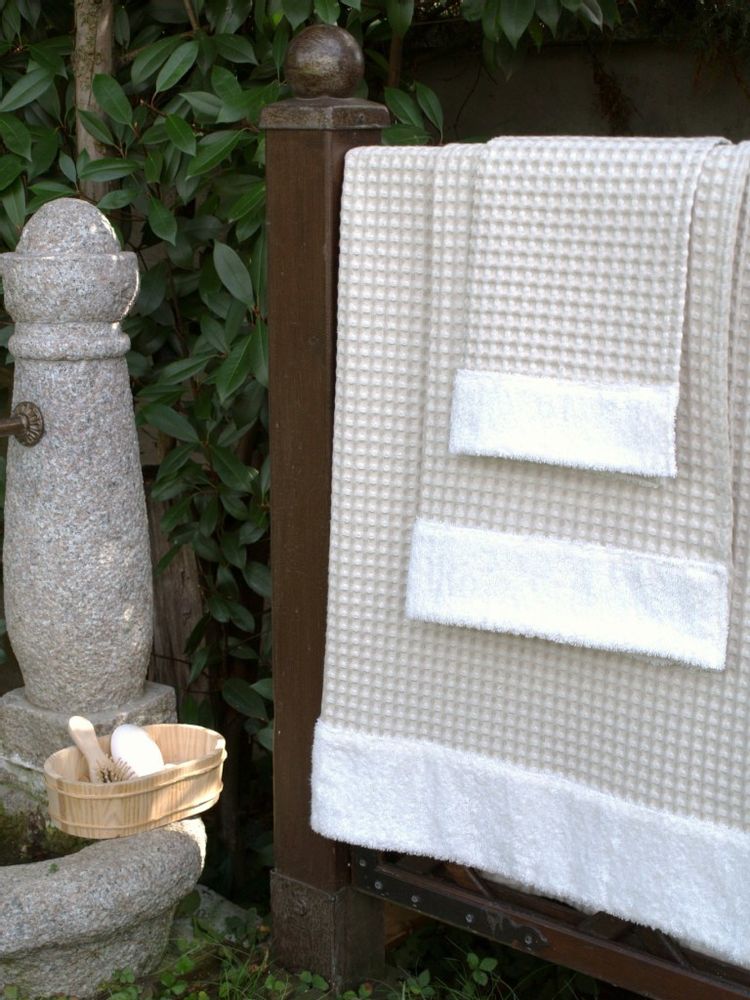 Bath towels - bathrobes - tablecloths - VISCONTEA DI MILANO SRL