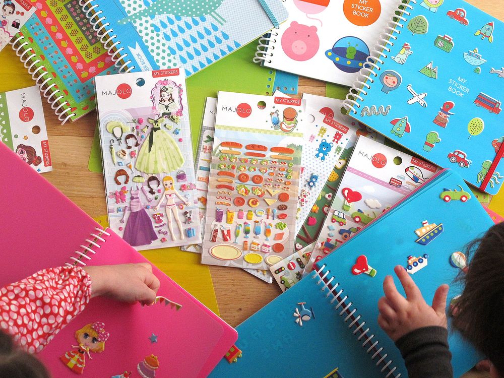 Children's arts and crafts - Sticker book - MAJOLO