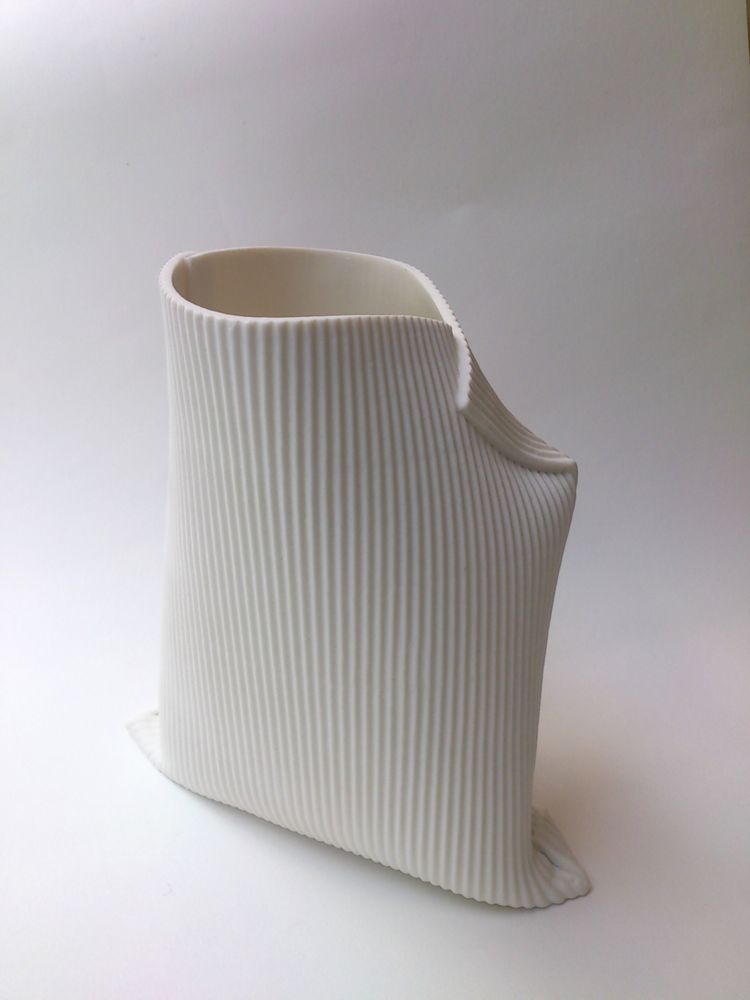 Vases - Vase "carton ondulé" - FANNY LAUGIER PORCELAINE