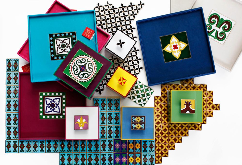 Coffrets et boîtes - Boîte à carreaux cloisonné fabriquée à la main - LALA CURIO LIMITED