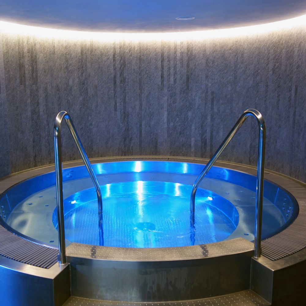 Outdoor pools - Hotel swimming pools - PISCINES CARRE BLEU