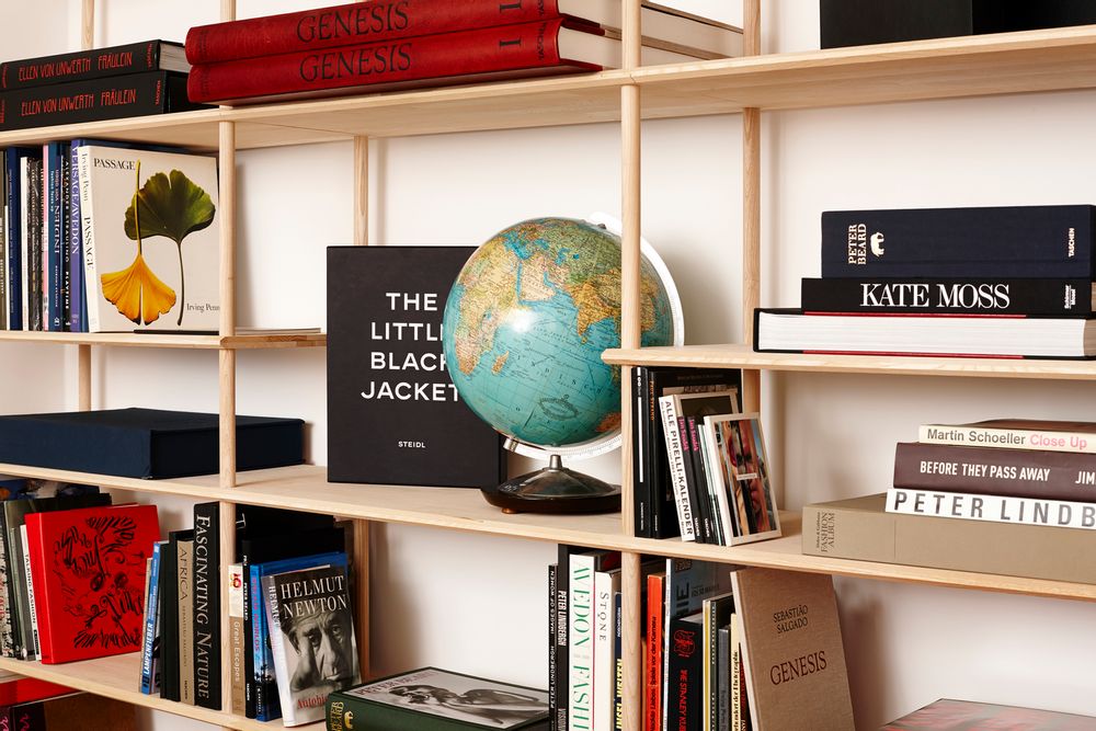 Bookshelves - Split library - NEUVONFRISCH