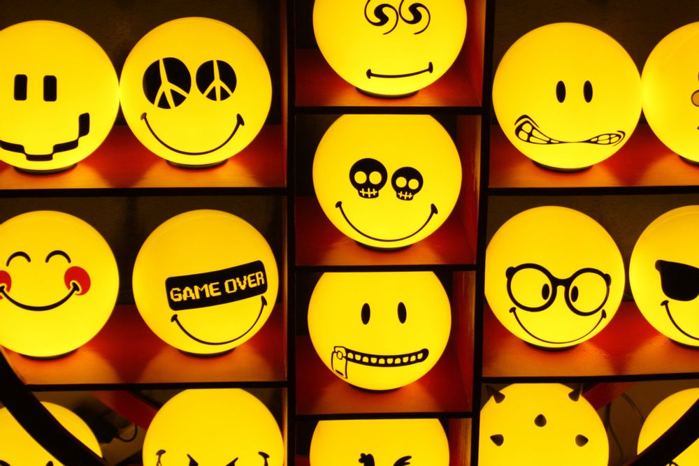 Gifts - Smiley Lamp Plug-in with LED - MALOANE