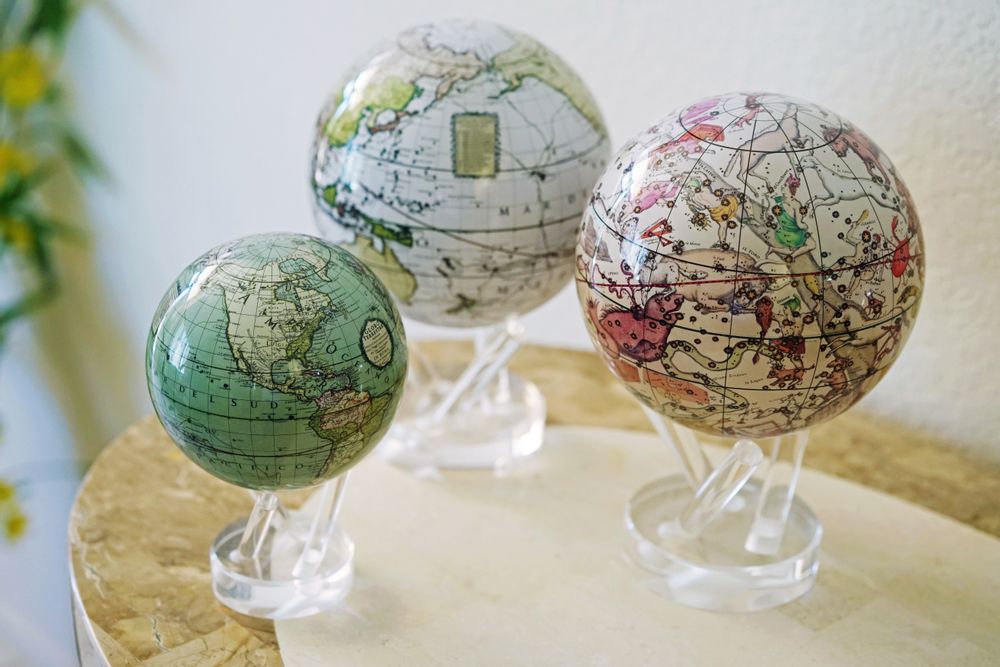 Gifts - Cassini Terrestrial MOVA Globe in Seafoam Green - MOVA EUROPE