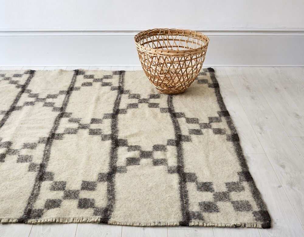 Contemporary carpets - Radhi rugs - STITCH BY STITCH