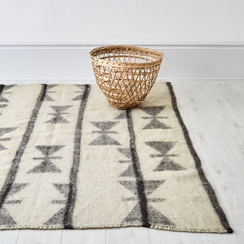 Contemporary carpets - Radhi rugs - STITCH BY STITCH