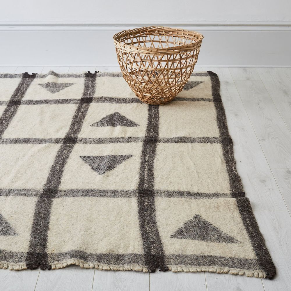 Contemporary carpets - Radhi rugs - STITCH BY STITCH